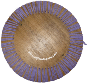 técnica básica: trama en telar de mesa redondo de 28 cm. de diámetro