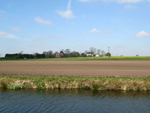 Wiggins Hill, Birmingham & Fazeley Canal in the foreground