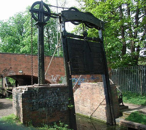 Kings Norton guillotine lock