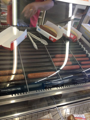 コンビニでもHOT DOGへのコダワリを感じた。