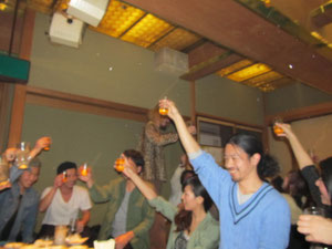 まずは皆で乾杯…