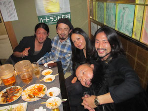 お久しぶりです!『BOUTIQUE HERMITAGE』のマキさん&トールさんご夫妻、そして…伊藤さーん!皆さんいい笑顔ですね♬