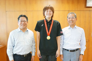 加藤会長(右)と有馬社長(左)