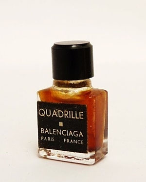QUADRILLE - PETITE MINIATURE DE PARFUM, PRESENTEE SEULE.  ELLE EST PRESENTEE DANS UNE BOÎTE EN PLASTIQUE (PHOTO A VENIR)