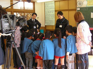 熱中するこども達のうしろ姿・・かわいいなぁ〜