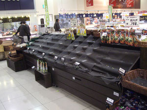 supermarket after big earthquake