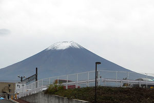 ガソリンスタンドからは富士山がクッキリ!