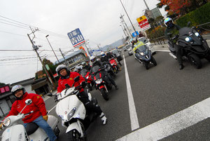 富士吉田市街に到着。でももう1箇所、記念撮影スポットが予定されているのでそこへ向かう