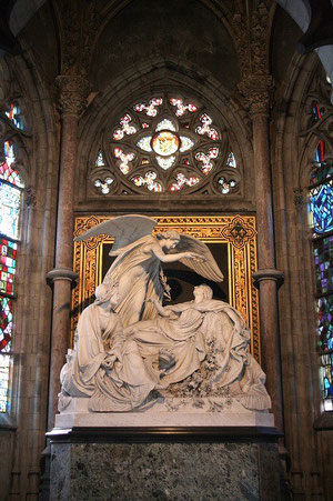 聖ペトルス＆パウルス教会のベルギー王妃ルイーズの霊廟写真