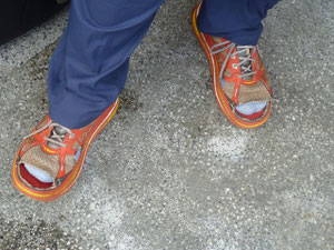 This is one of the American runner who just decided to run without the front of his shoes cause he knew before hand that the blisters would get too big!!!