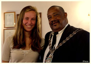 Dianne met de burgemeester van St. George's