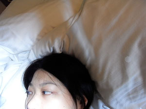 終於換到房間,可以入眠的我本人。。。