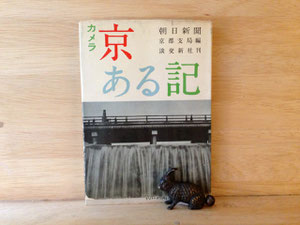那隻兔子,其實是捲尺。尾巴是捲的地方。