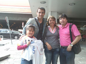 Nuestro excelente portero Paraguayo y capitán Justo Villar,con la familia Costa Araujo,Monse ,Miryan Lorena y Victor C.