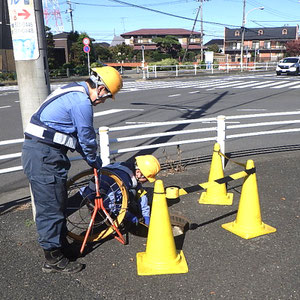 管路調査では地下のハンドホールにも下ります