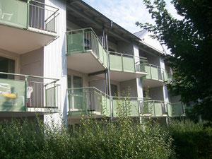 vom Balkon ein Blick ins Grüne - ruhig und abseits der Strasse