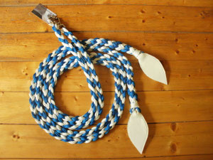 Flechtzügel blau,weiß 2,20Meter lang mit Lederklatsche Preis 29.-