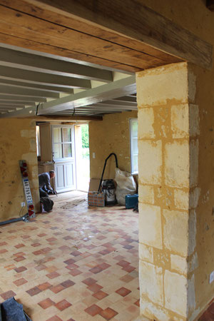 Ouverture et finition pierres de taille dans mur de refend (photo)