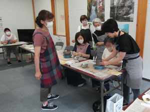 陶芸クラブkirameki　陶芸教室の様子