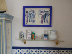 Accesorios de perfumería y farmacia de "PLATT'S MINI PACKAGES" Y "SHEPHERD MINIATURES"
