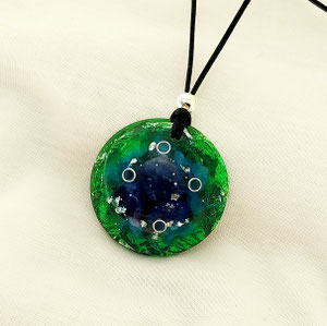 Orgonit Anhänger grün und blau "Flowerfull" | Edelstein Heilstein Schmuck