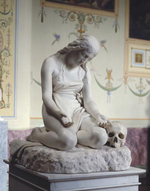 Antonio Canova. La magdalena penitente. 1808. La figura de rodillas con la cabeza baja y expresión afligida es un raro ejemplo de escultura religiosa de Canova.