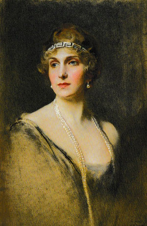 Philip Alexius Laszló de Lombos retrató a la reina Victoria Eugenia en este busto en pastel de acertadas entonaciones que permitió  como imagen de publicidad de la crema Pond`s recaudadndo 5000 dolares donados a la Cruz Roja, era presidenta de la Asamblea