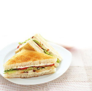 SANDWICH DE ATUN AL PEPENILLO