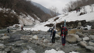 湯檜曽川の渡渉