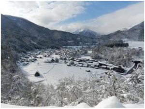 ＜白川郷全景　展望台より＞