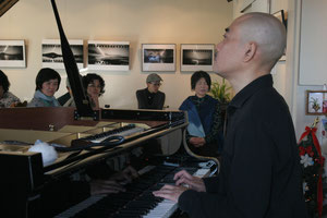 11月3日海凛房で河合拓始ピアノ演奏が行われました