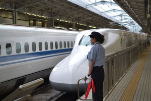 新大阪駅で帰りの「のぞみ」です。座席も振替てもらいました。。今回は少々疲れました。