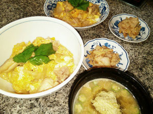 大阪兵庫で家事代行サービスで食事作りで昼食は親子丼と味噌汁