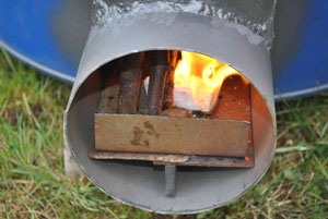 Anzünder am Rost anzünden