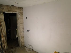 fertig verputzte Wand