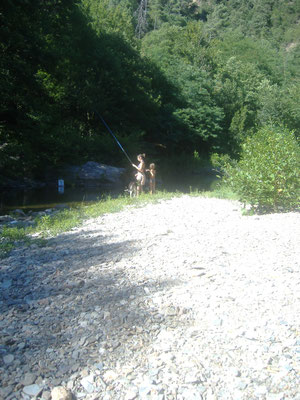 rivière en bas du mas