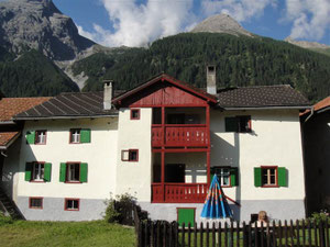 Haus von der Bahnhofseite her betrachtet
