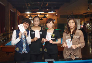 優勝の梶谷プロは左2。全日本女子プロツアー(JPBA)。写真:On the hill !