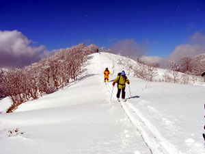 天気回復、頑張ってブンゲン山頂まであと少し、ガンバ