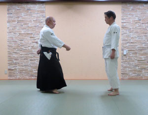 ②陰の陽で魂氣を右半身で与える