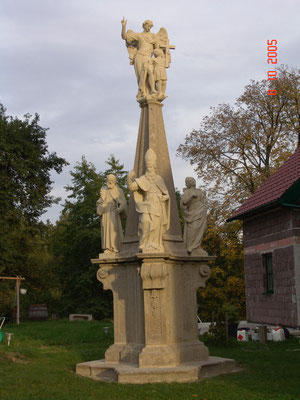 2005 Schutzengelobelisk / Schloß Rosenau / Granit, Zogelsdorfer Kalksandstein