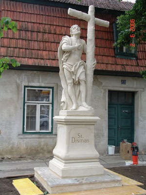 2006 Hl. Dismasstatue / Retz / Zogelsdorfer Kalksandstein