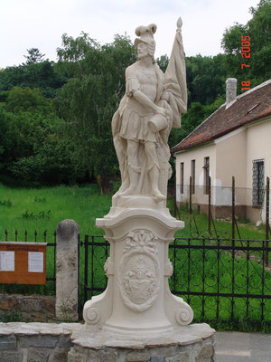 2005    Hl. Florian u. Hl. Nepomuk / Maissau / Zogelsdorfer Kalksandstein 