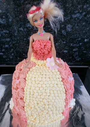 Barbie Torte ca 20 Pers Fr.80.-  (ohne Barbie)