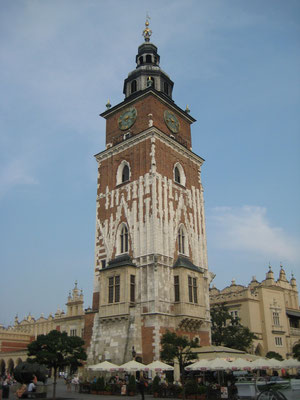 Der Rathausturm auf dem Rynek