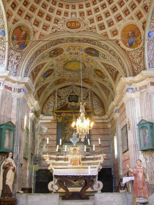 Choeur et maître-autel ; décor peint (1857-1865) par Gherardo Gherardi (peintre milanais né vers 1827)