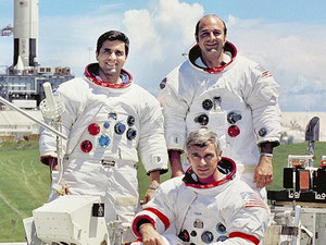 “阿波罗”17：从左到右- 斯米特、塞尔南（坐）和埃万斯。