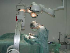 Dr. Kany bei einer Schrittmacherimplantation