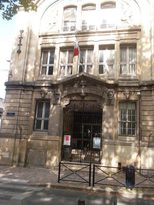 l'entrée de l'école