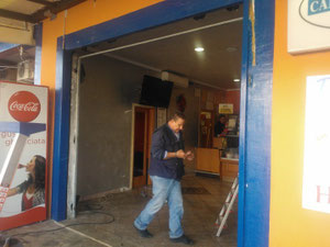 l'ingresso del locale